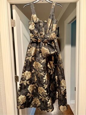Taylor Dresses Black and Gold Floral Midi Dress with pockets!